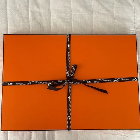 HERMES XL pink sheer silk shawl 142cm square - Picture 6 of 7